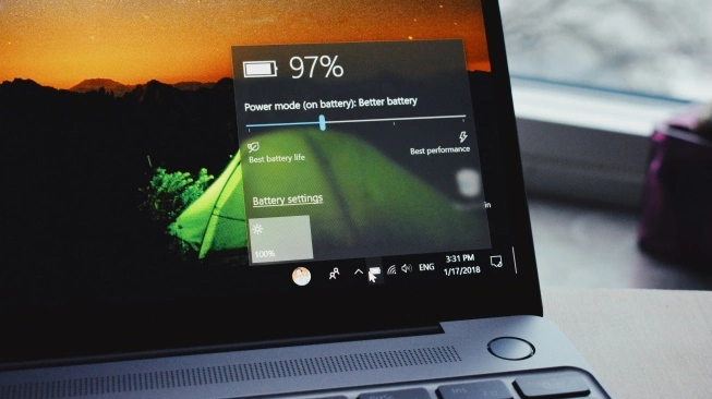 Indikator baterai dan proses charging cepat menjadi faktor penting dalam memilih smartphone kelas menengah kekinian