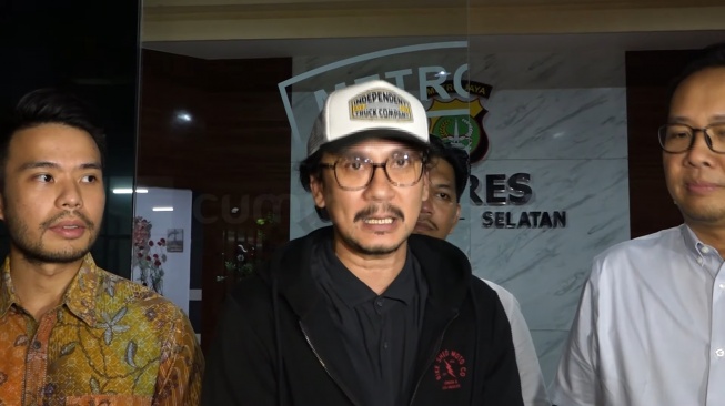 8 Pesona Yakup Hasibuan yang didaulat jadi pengacara anak Vincent Rompies (YouTube/Cumicumi)