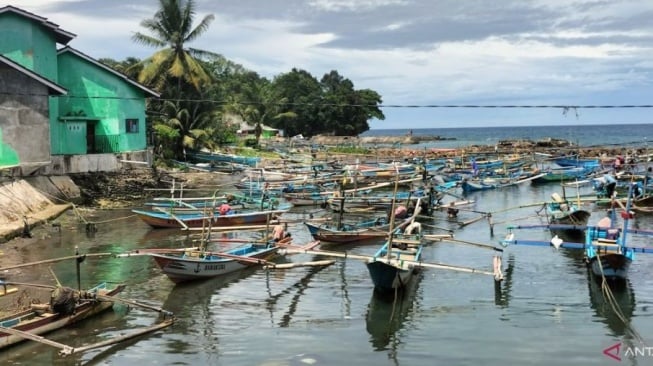 Nelayan Pesisir Barat Butuh Dermaga untuk Perahu Bersandar