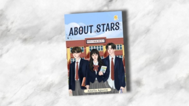 Review Buku About Stars: Mengungkap Kecemerlangan di Antara Bintang-Bintang