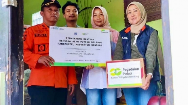 Pegadaian Salurkan Bantuan untuk Masyarakat Terdampak Angin Kencang Rancaekek dan Jatinangor