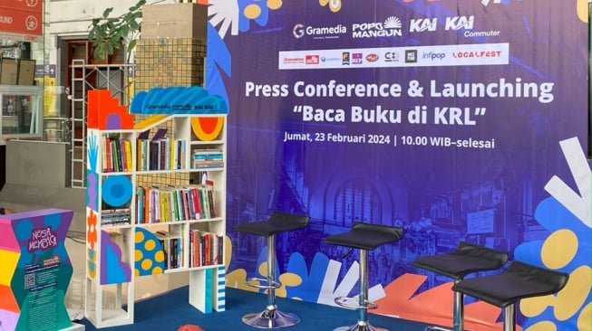 Kolaborasi Tingkatkan Literasi Masyarakat dengan Meluncurkan Kegiatan Baca Buku di KRL