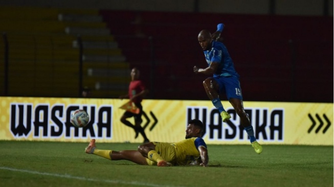 Bermain Dengan 10 Orang, Persib Ditahan Barito Putera Dengan Skor 1-1