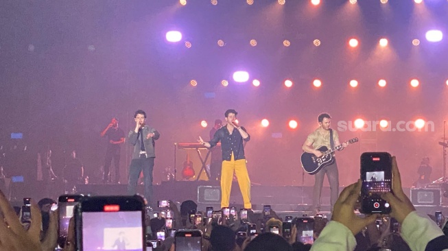 Jonas Brothers Sapa Penonton di Konser The Tour: Kami Cinta Jakarta