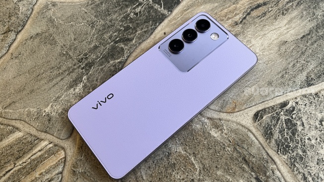 Review Vivo Y100 5G. [Suara.com/Dicky Prastya]