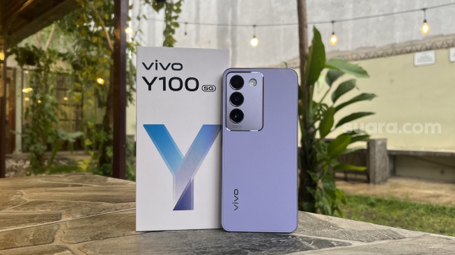 Review Vivo Y100 5G. [Suara.com/Dicky Prastya]