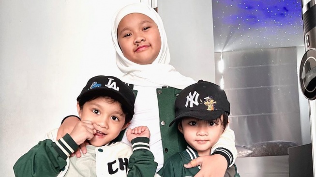 Tiga anak Virgoun dan Inara Rusli. [Instagram]