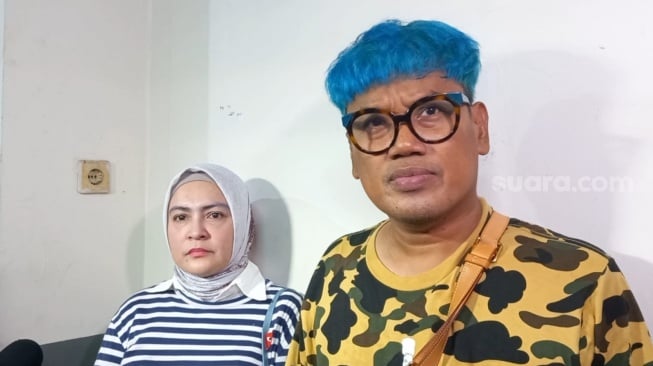 Uya Kuya dan Astrid Kuya saat ditemui di kawasan Kebayoran Baru, Jakarta Selatan, Senin (26/2/2024) [Suara.com/Tiara Rosana]