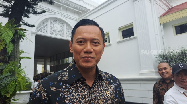 Menteri Agraria dan Tata Ruang/Kepala Badan Pertanahan Nasional (ATR/BPN), Agus Harimurti Yudhoyono (AHY) seusai rapat perdana di Istana Negara, Jakarta (Suara.com/Novian)