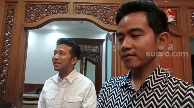 Diantar Gibran Rakabuming Raka ke Parkiran, Emil Dardak Ngaku Sungkan