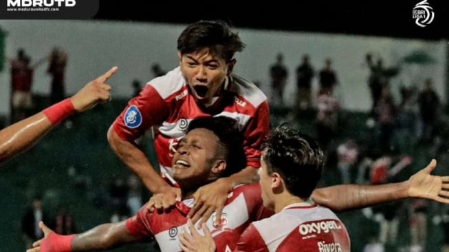 Pemain Madura United merayakan gol Hugo Gomes saat menghadapi Persikabo 1973 di pekan ke-26 BRI Liga 1. (Instagram/Maduraunitedfc)