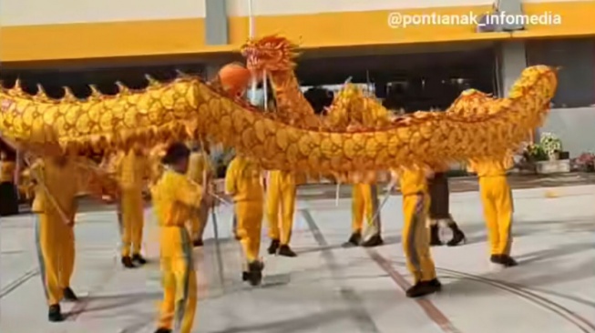 Viral! Sekolah di Kubu Raya Meriahkan Cap Go Meh dengan Atraksi Naga dan Barongsai