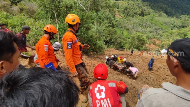 Korban Tewas Akibat Longsor di Luwu Bertambah, Basarnas Tambah Personel Evakuasi