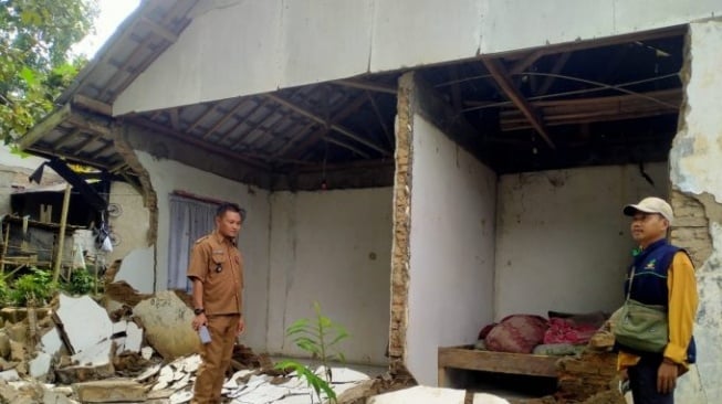 Gegara Gempa Bayah, Tembok Rumah Warga di Pandeglang ini Roboh