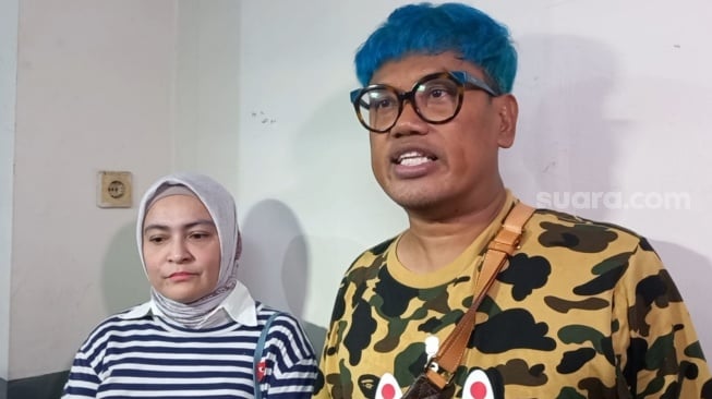 Uya Kuya dan Astrid Kuya saat ditemui di kawasan Kebayoran Baru, Jakarta Selatan, Senin (26/2/2024) [Suara.com/Tiara Rosana]