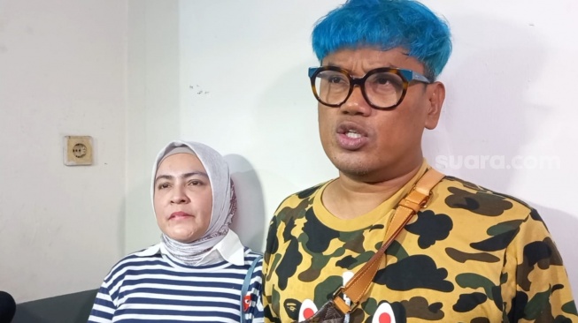 Uya Kuya dan Astrid Kuya saat ditemui di kawasan Kebayoran Baru, Jakarta Selatan, Senin (26/2/2024) [Pahami.id/Tiara Rosana]