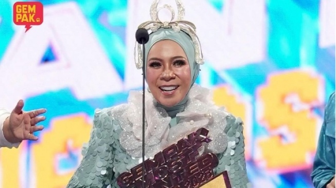 Selamat! Melly Goeslaw Raih Piala Hall of Fame di Penghargaan Bergengsi Malaysia