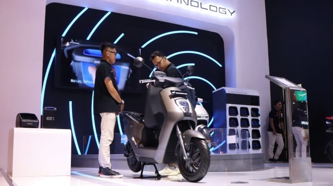 Honda EM1 e: Raih Penghargaan Motor Listrik Terbaik IIMS 2024