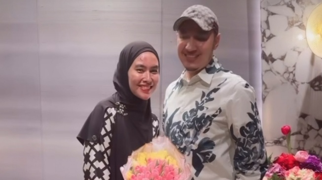 Kartika Putri dan Habib Usman Makan Malam Mengenakan Barang Branded (Instagram)