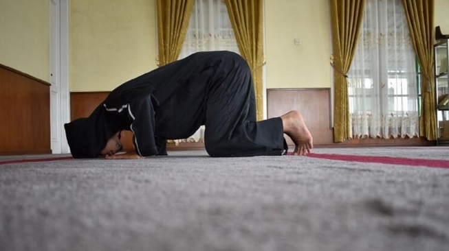 LENGKAP! Panduan Sholat Tarawih dan Witir 11 Rakaat Sendiri di Rumah: Niat, Tata Cara, Doa