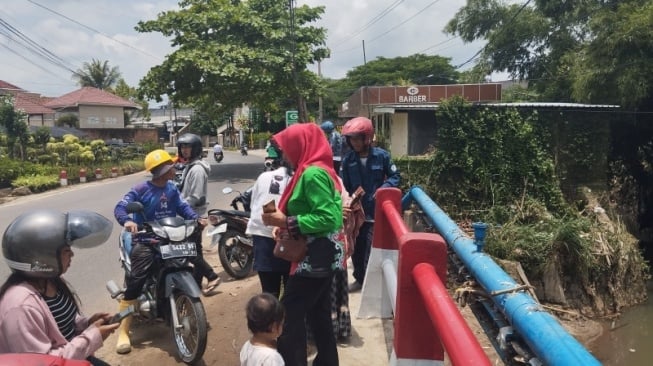 Pemulung Ini Kaget Lihat Jasad Bayi di Bawah Jembatan Jalan Urip Sumoharjo Bandar Lampung