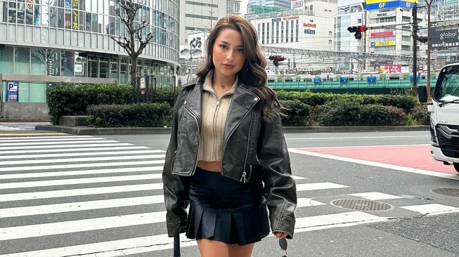Potret Liburan Jennifer Coppen di Jepang. (Instagram/jennifercoppenreal20)