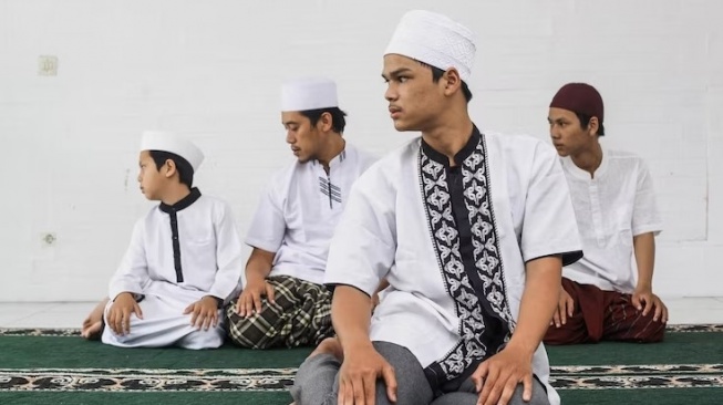 Bacaan Niat Sholat Tarawih Berjamaah Untuk Imam Dan Makmum Arab Latin