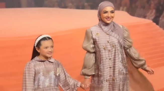 Ashanty dan Arsy Hermansyah Kenakan Salah Satu Koleksi Baju Lebaran Rancangan Zaskia Sungkar (Instagram)