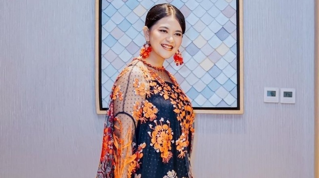 OOTD Kahiyang Ayu dengan Heels Manolo Blahnik (Instagram)