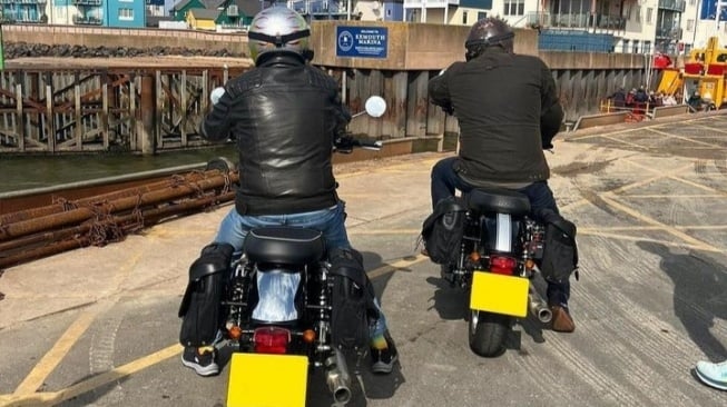 Touring berdua Si King dan Dave Myers kini jadi kenangan [picture courtesy of The Hairy Bikers]