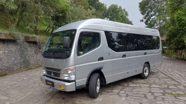 Canter Bus Produk Terbaru dari Mitsubishi Fuso. (Foto: Suara.com/Manuel Jeghesta)