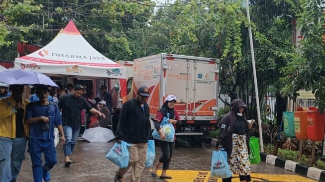 DPRD DKI Persoalkan Spanduk Sembako Murah Pakai Foto Heru Budi: Dalam Rangka Calon Gubernur?