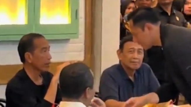 Wiranto Pasang Ekspresi Ini Lihat Gesture AHY Saat Diajak Jokowi Makan Bakso