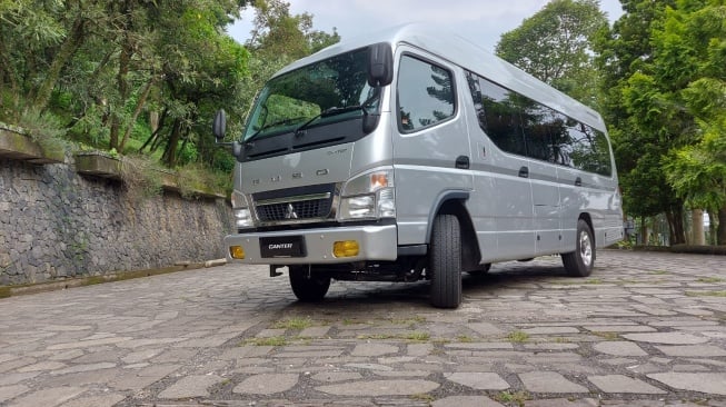 Canter Bus Produk Terbaru dari Mitsubishi Fuso. (Foto: Suara.com/Manuel Jeghesta)