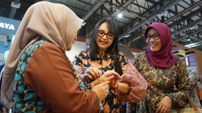 Ikuti Inacraft 2024, Mbak Cicha Dorong Pengembangan Craft Kabupaten Kediri