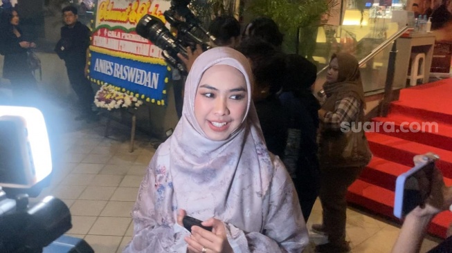 Oki Setiana Dewi usai menghadiri gala premiere film Perjalanan Pembuktian Cinta di XXI Epicentrum, Kuningan, Jakarta, Kamis (29/2/2024). [Suara.com/Adiyoga Priyambodo]