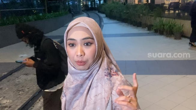 Lagi Proses Cerai dengan Ria Ricis, Oki Setiana Dewi Tetap Ajak Teuku Ryan Saat Bukber Keluarga