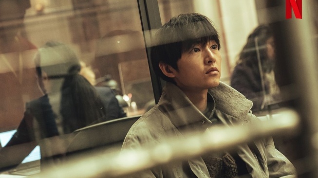 Sudah Tayang, Ini 8 Potret Song Joong Ki di My Name is Loh Kiwan Bareng Choi Sung Eun