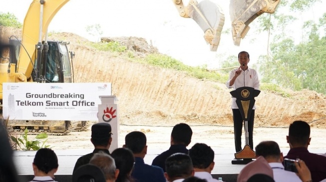 Presiden Jokowi Groundbreaking Telkom Smart Office di IKN