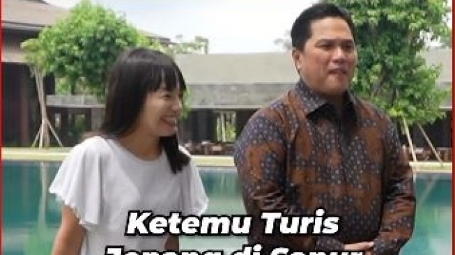 Turis Jepang Ini Kegirangan Saat Bertemu Erick Thohir, Ternyata Ini Sebabnya