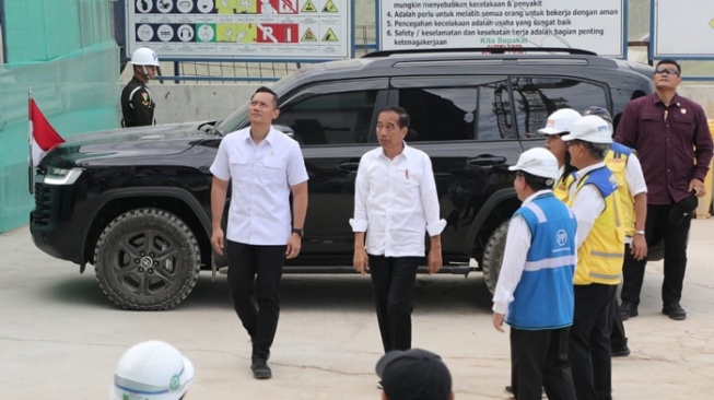 AHY mendampingi Presiden Jokowi dalam kunjungan ke IKN. [Instagram @agusyudhoyono]