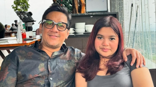 Foto Bareng Anak Perempuannya, Wajah Andre Taulany Jadi Sorotan: Nggak Tua-tua