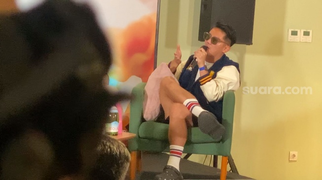 Boy William dalam sebuah acara talkshow di kawasan Sarinah, Jakarta, Minggu (3/3/2024). [Suara.com/Adiyoga Priyambodo]