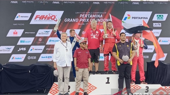 Pembalap Debutan Rusty Wyatt Juarai F1 Powerboat Danau Toba 2024