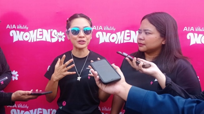 Penyanyi Andien Aisyah Nikmati Detail Landscape Kota Solo Lewat AIA Vitality Women's 10K