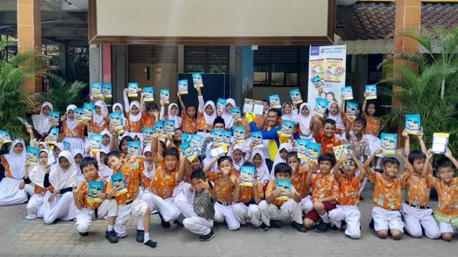 Program edukasi "Sarapan Bernutrisi" kepada 500.000 anak di berbagai wilayah di Indonesia, periode Januari – Desember 2024 yang dilakukan BlueBand. (Foto: Istimewa) 