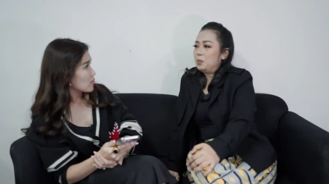 Ayu Ting Ting dan Soimah. [YouTube/Qiss You TV]
