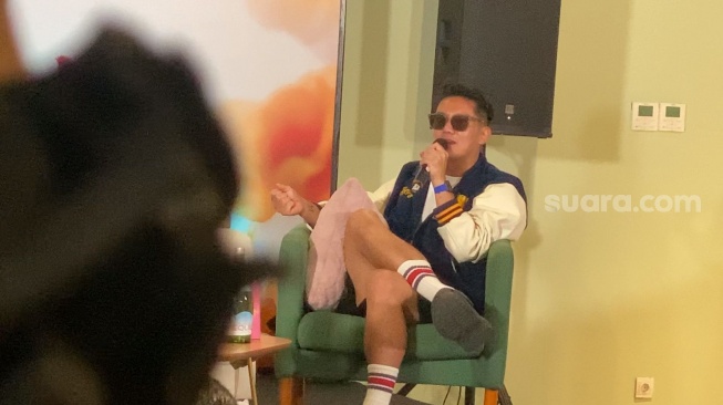 Boy William dalam sebuah acara talkshow di kawasan Sarinah, Jakarta, Minggu (3/3/2024). [Suara.com/Adiyoga Priyambodo]