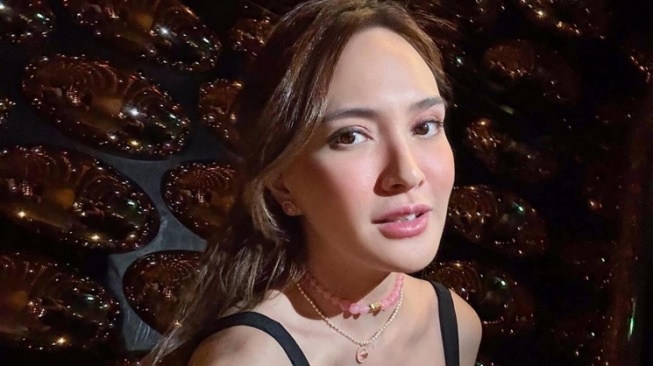 10 Potret Shandy Aulia Party di Bangkok, Ibu-ibu Rasa Gadis!