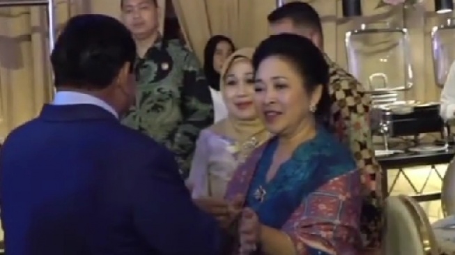 Tak Lagi Bersama, Titiek Soeharto Selalu Ada untuk Prabowo di Momen-Momen Penting Ini